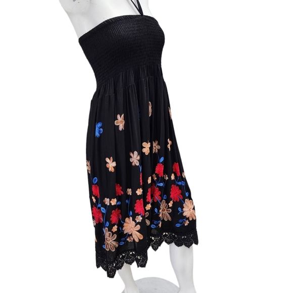 Embroidered Dress. - Picture 2 of 4